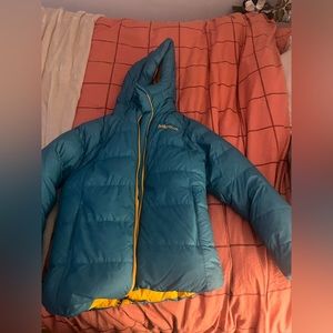 Women’s Marmot 800fill down puffer coat size medium